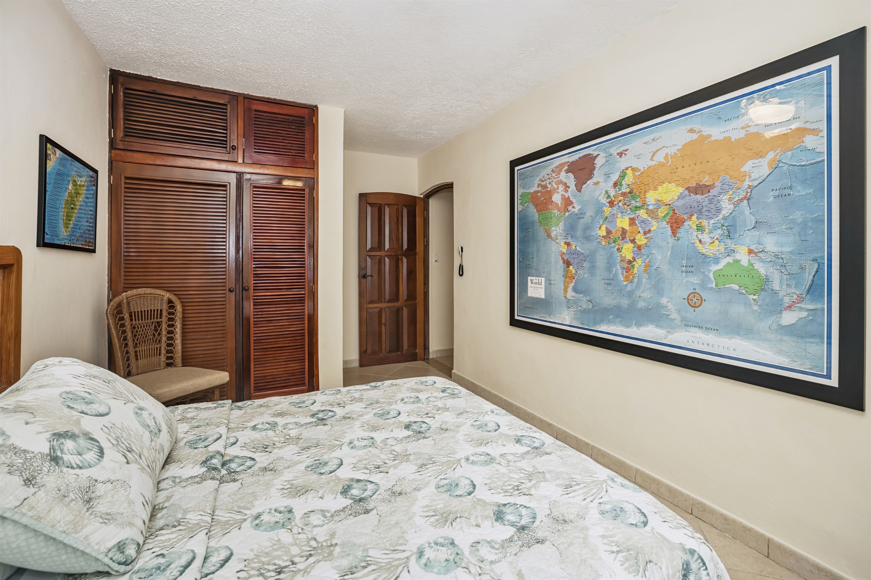 Bedroom 5, Queen Bed, and Shared Bathroom