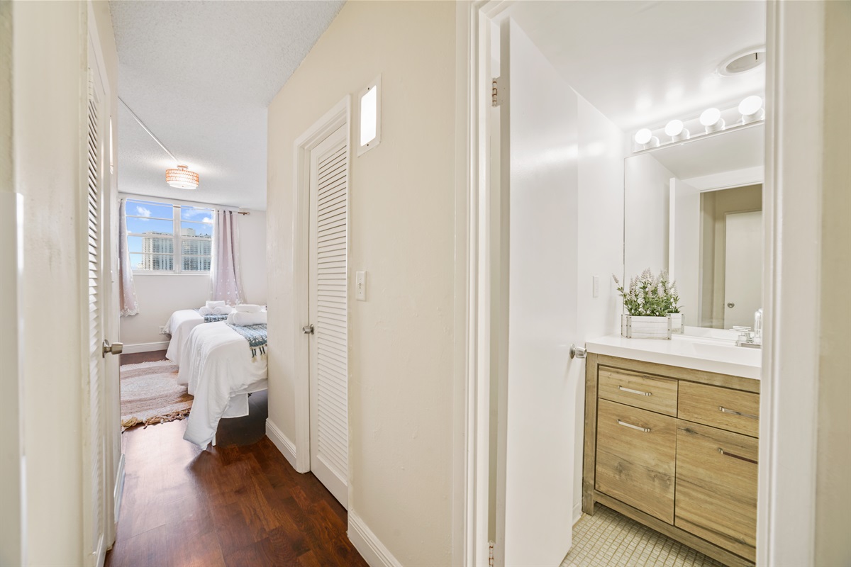 Bedroom Hallway & Walk-in-Closet