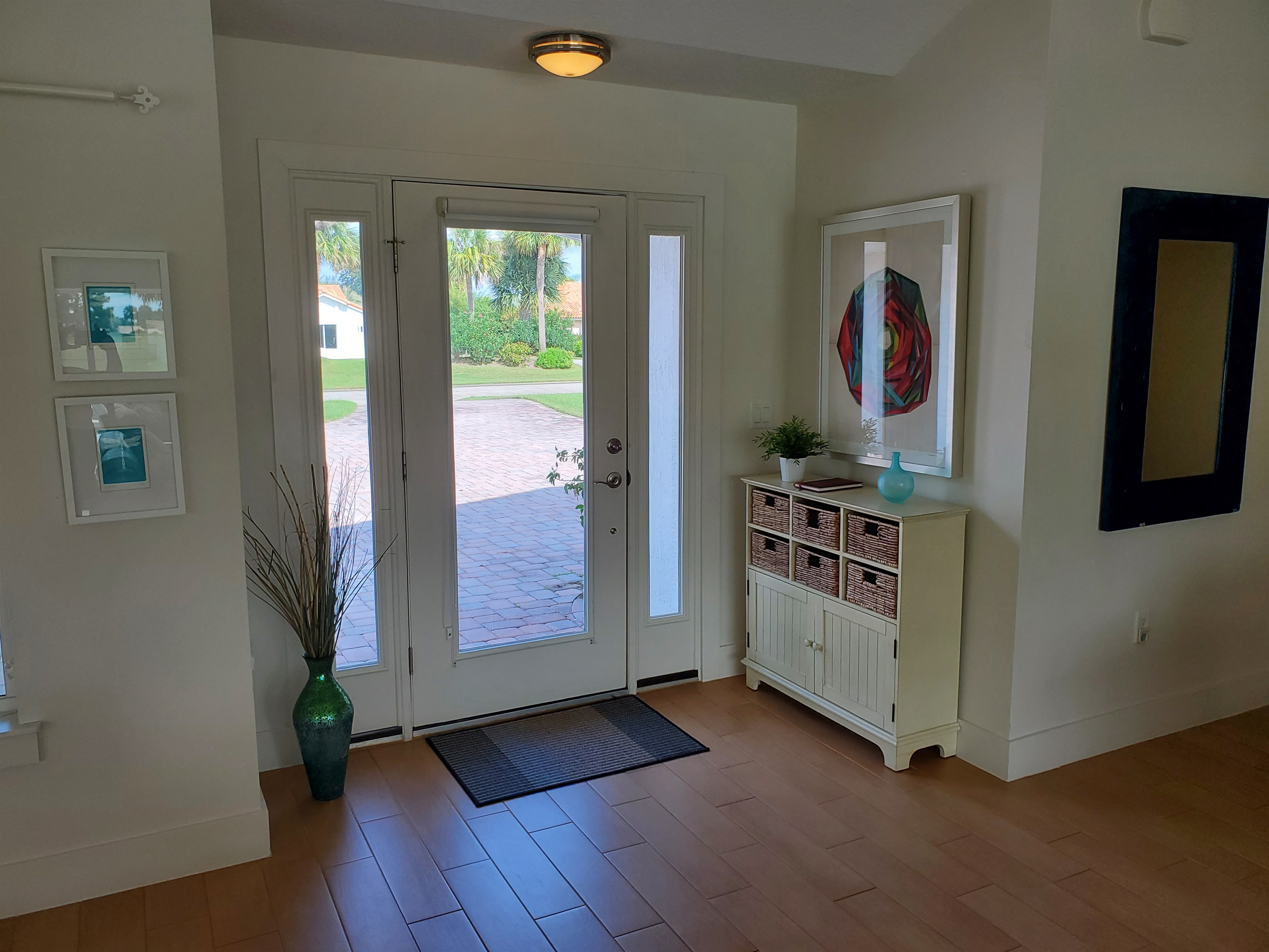 Front entryway/foyer