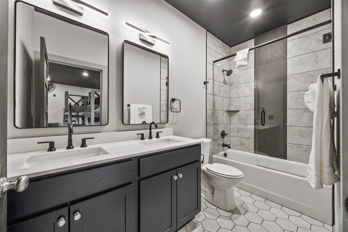 En-suit bathroom of bedroom #9. Has a bath tub for a relaxing bath.