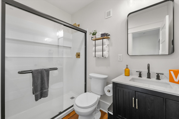 2nd floor bathroom.