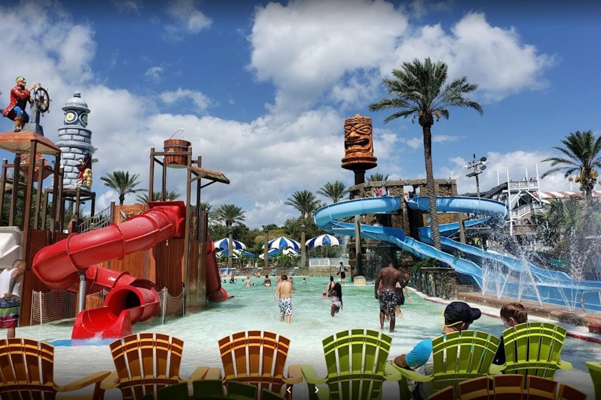 The expansive Big Kahunas water park is 2 miles up the road - Fun for the whole family!