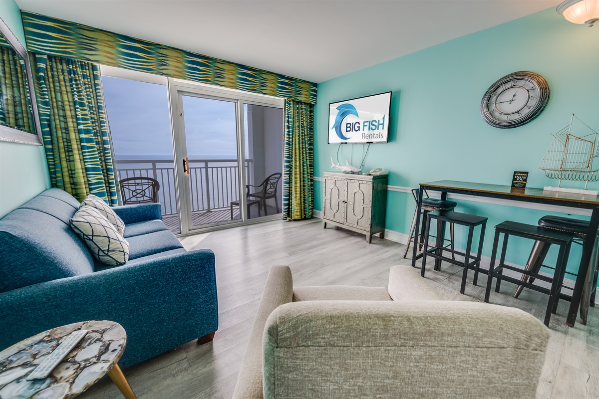 Amazing Living Room with Stunning Views🌊☀️