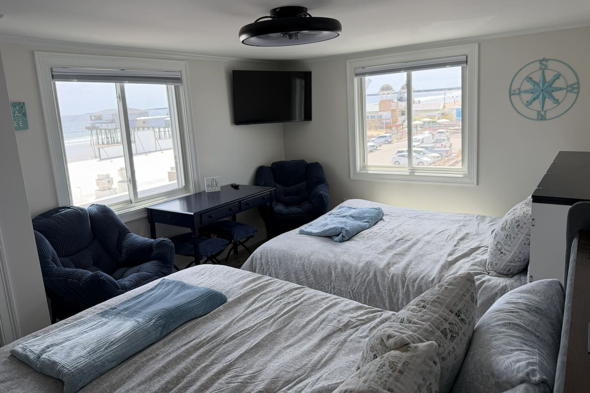 2 Queen Beds, Work station, Ocean View & TV