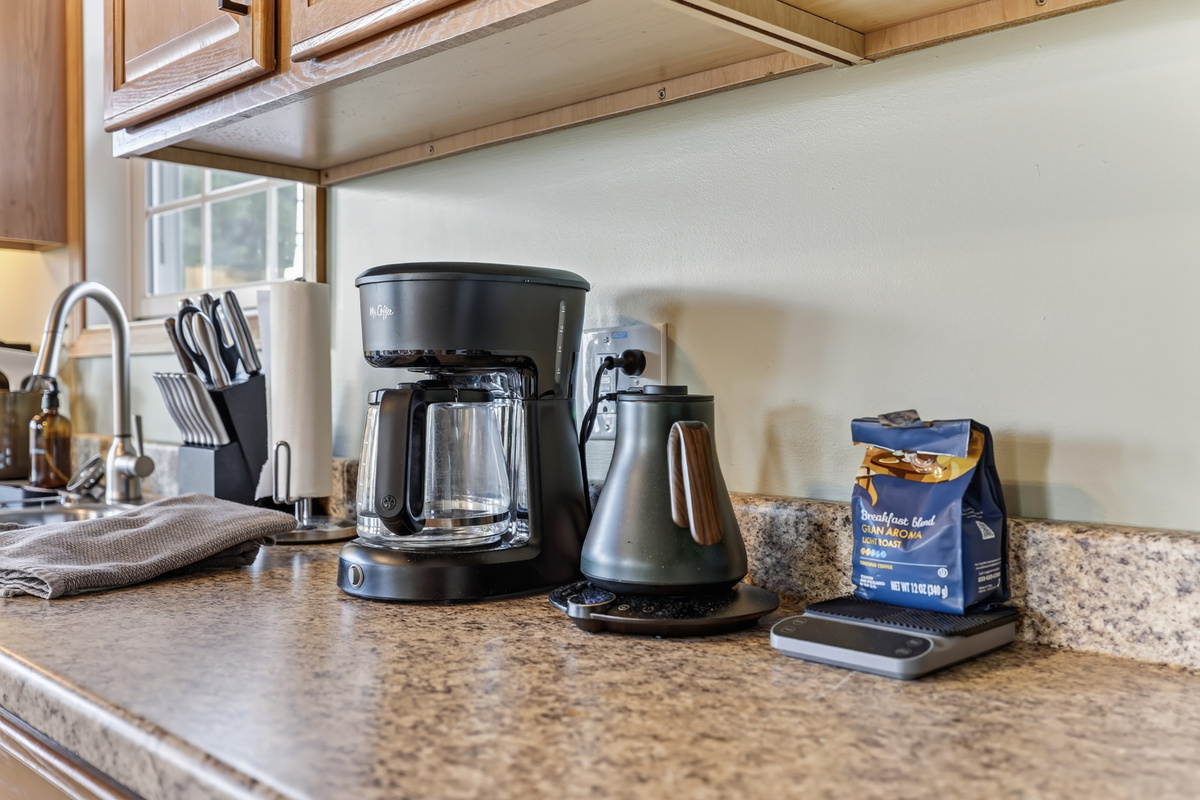 We are coffee lovers and have plenty of options available with a scale and a grinder. Have a coffee out on the deck enjoying the view with your choice: drip, pour-over, or a French press. There is also a kettle with various tea options.