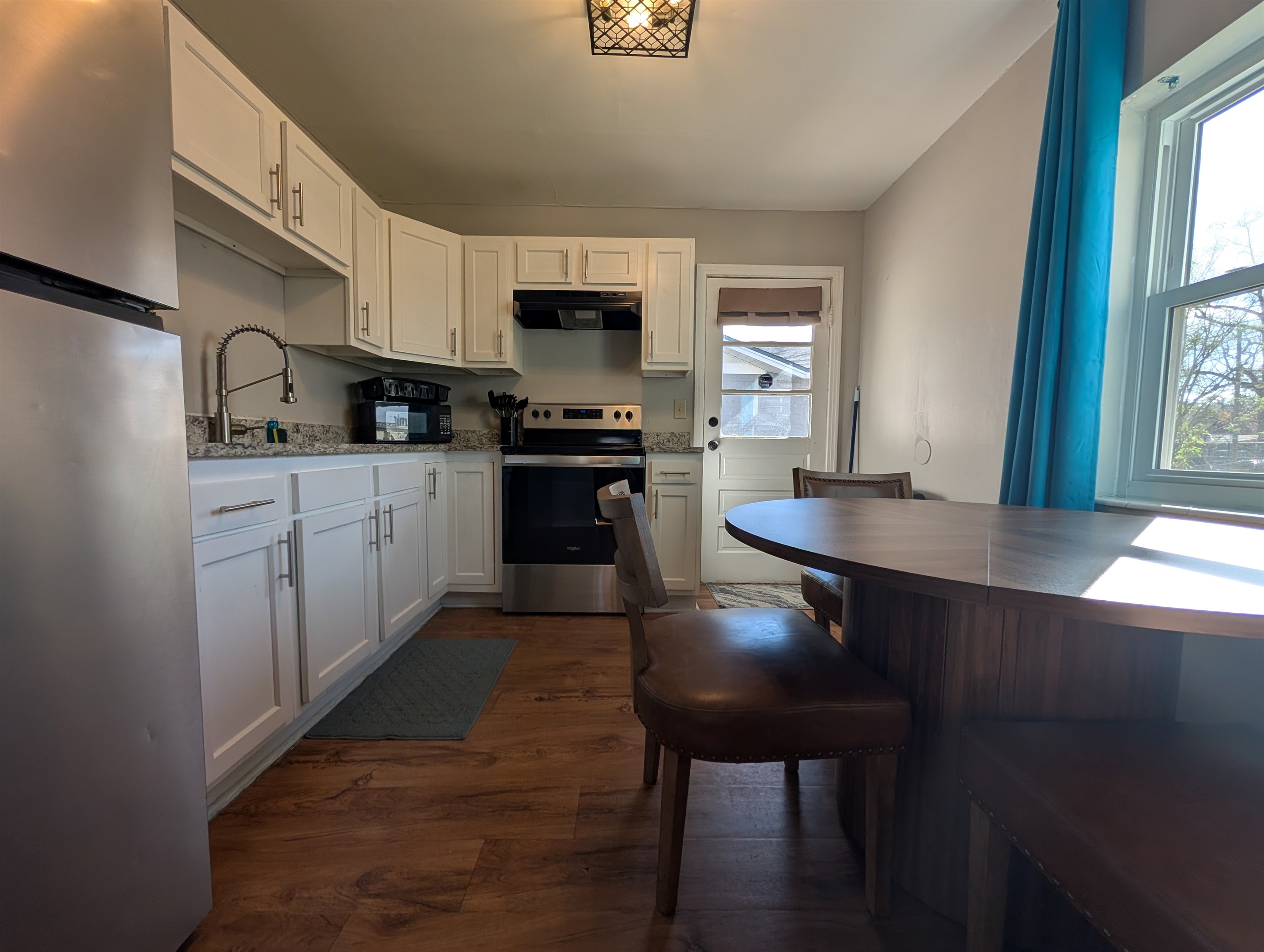 Cute 2BR Cottage w/ Kitchen & Laundry 6
