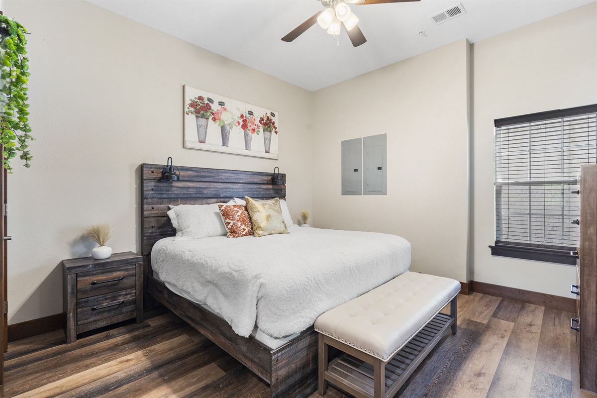 King Bedroom Lower level with Ensuite bathroom