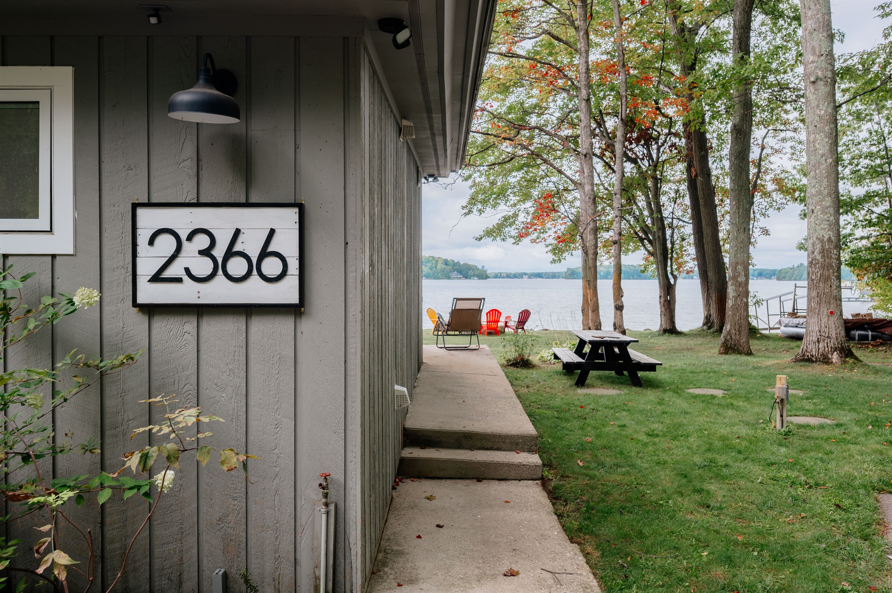 Easy Arrival, Lakeside Awaits