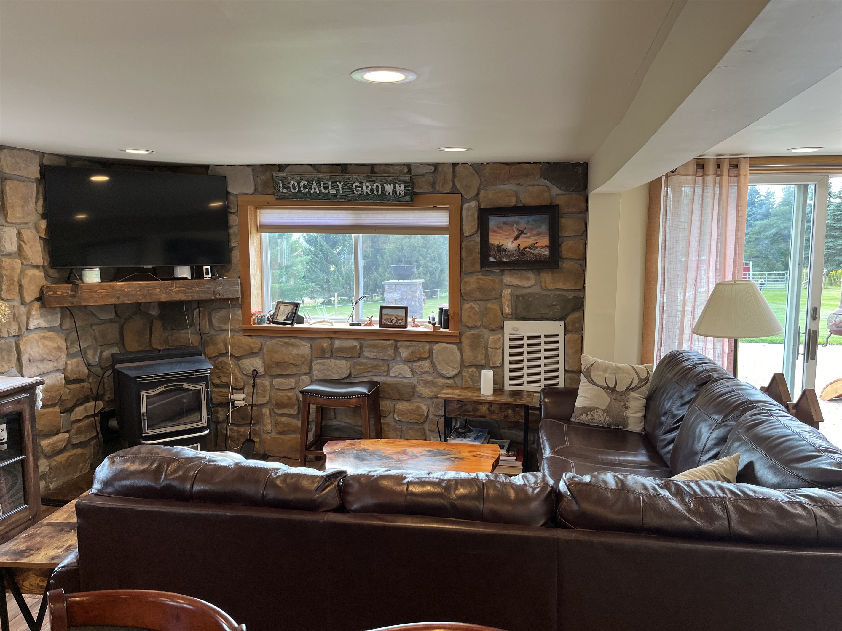 Living area with SmartTV