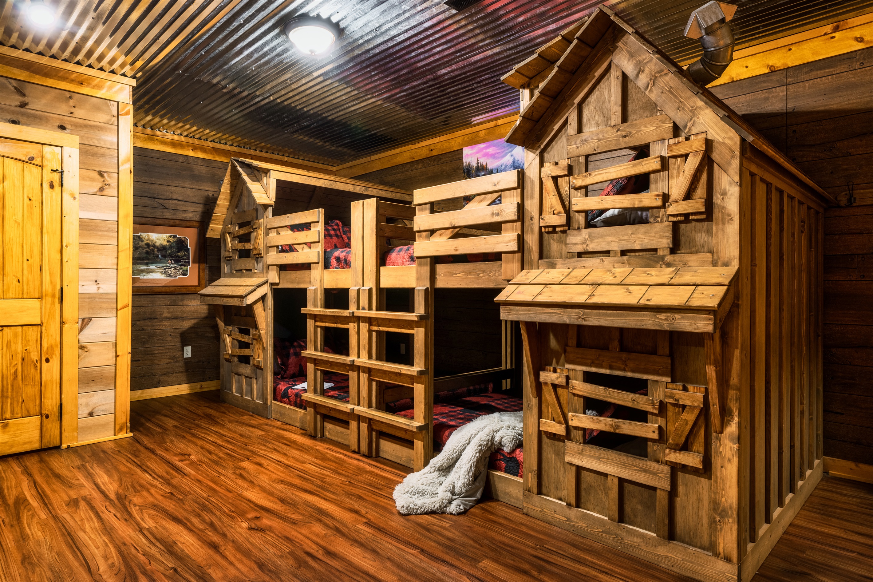 Bedroom 5- lower level 4 Queen bunks