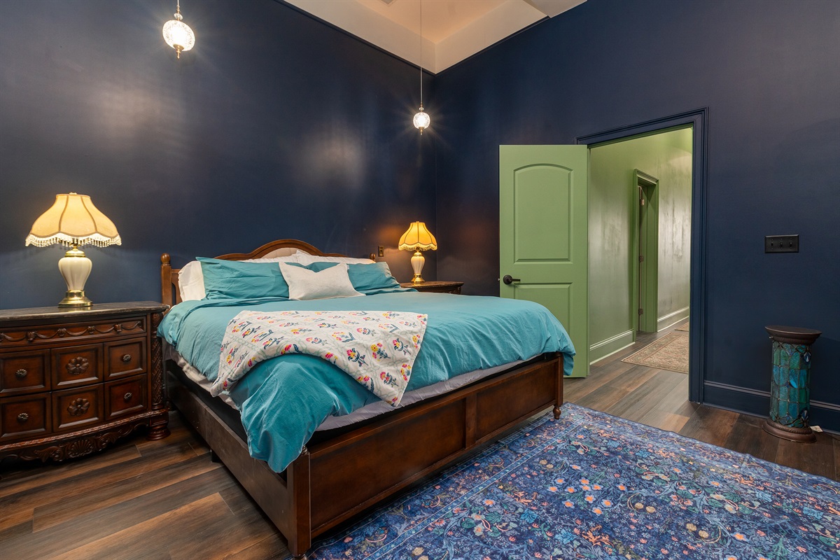 King bed with en-suite bathroom