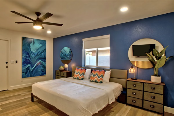 Primary suite with king-size bed