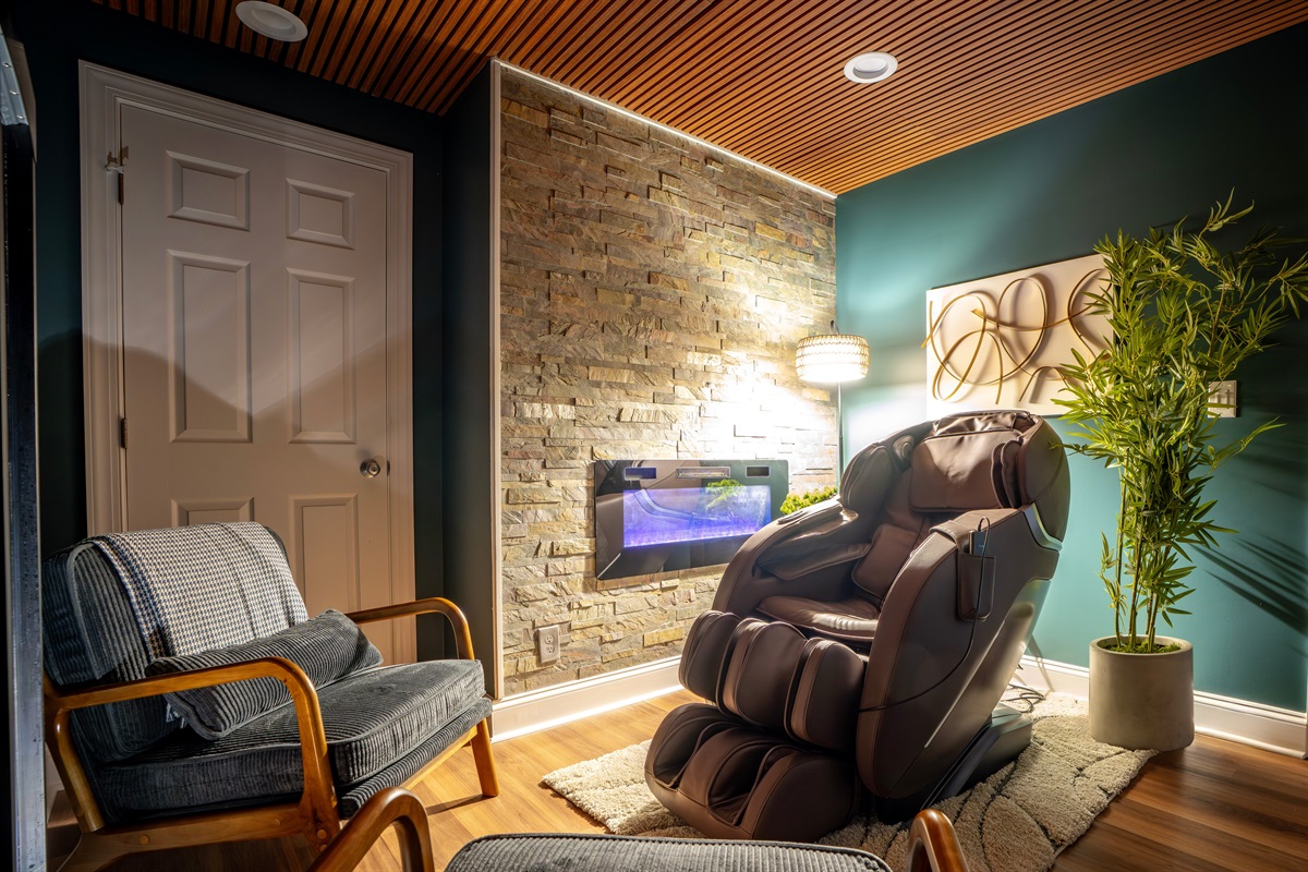 Recline in a zero-gravity massage chair, bask in the firelight, and melt into spa sounds under dimmable lighting. One-of-a-kind comfort, only at Chateau Greenstone