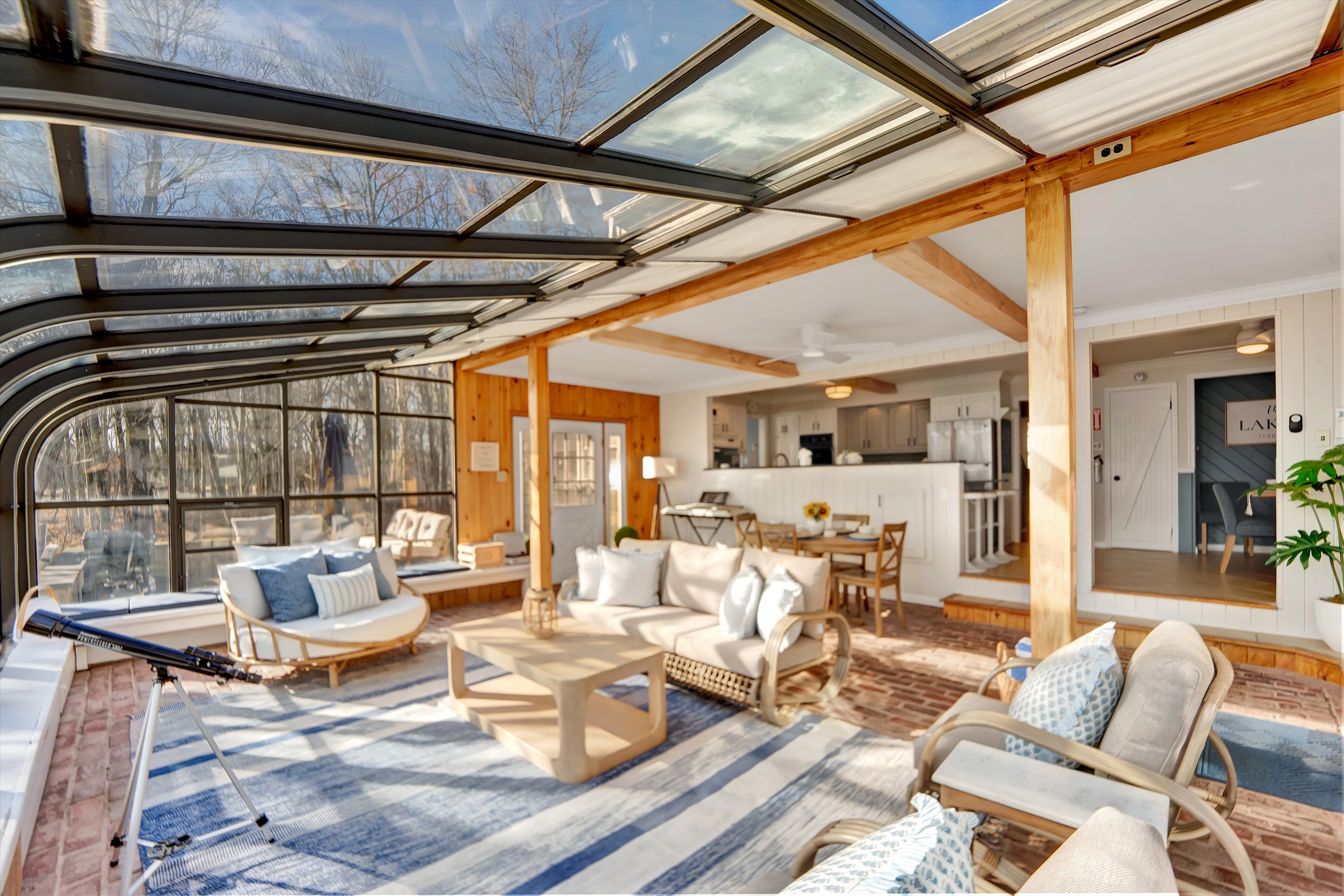 Cozy indoor–outdoor living with winter views all around