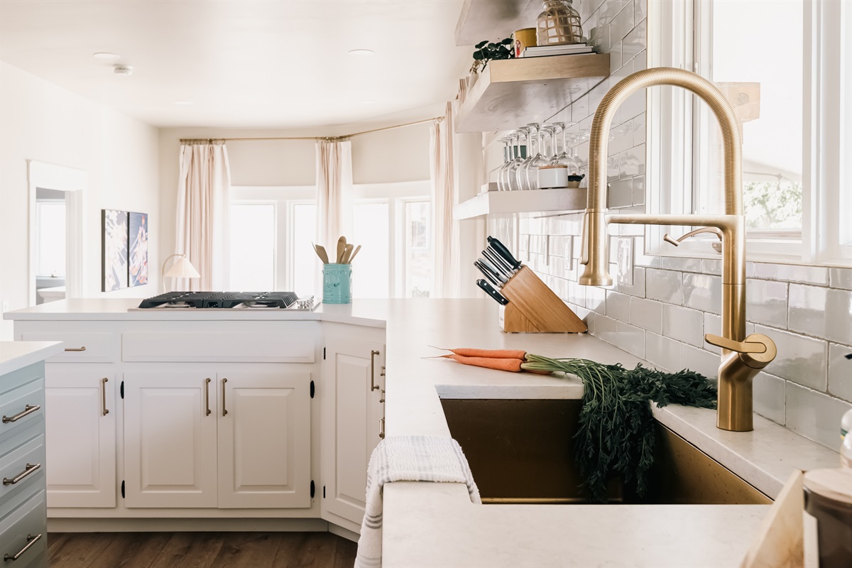 Fully stocked Kitchen!