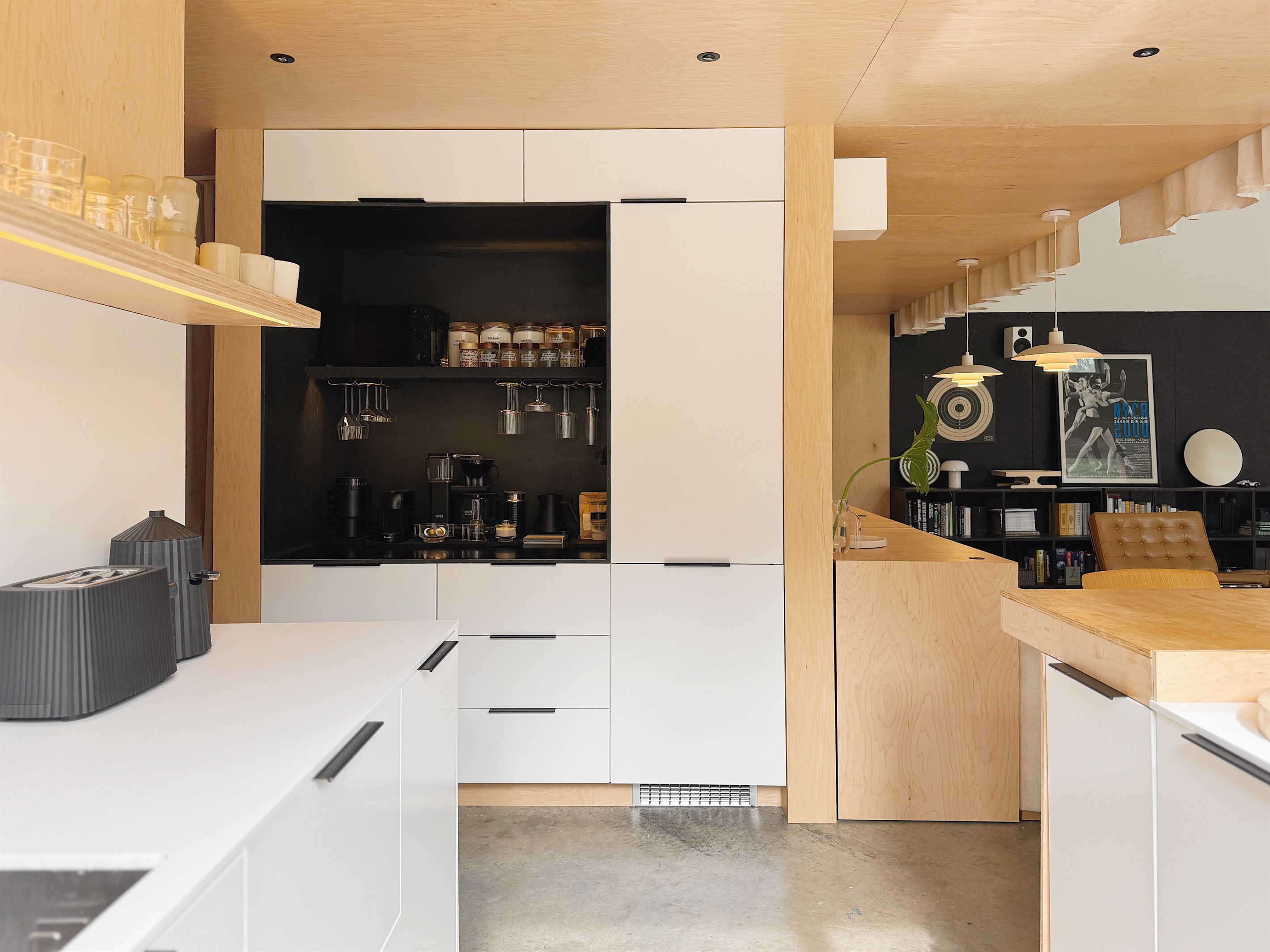 Kitchen and coffee bar