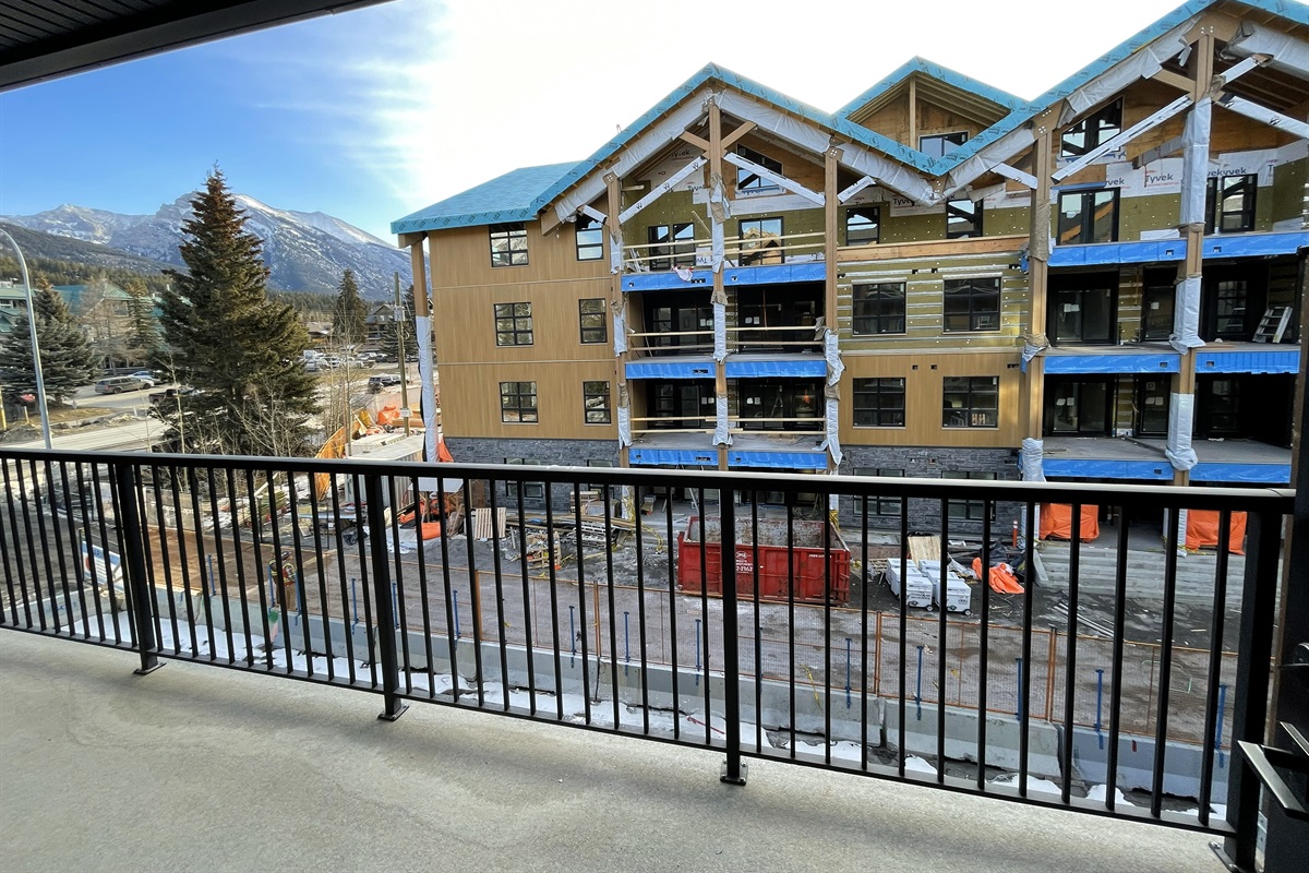 Please note there is a construction next door, clearly visible from the unit and balcony. 