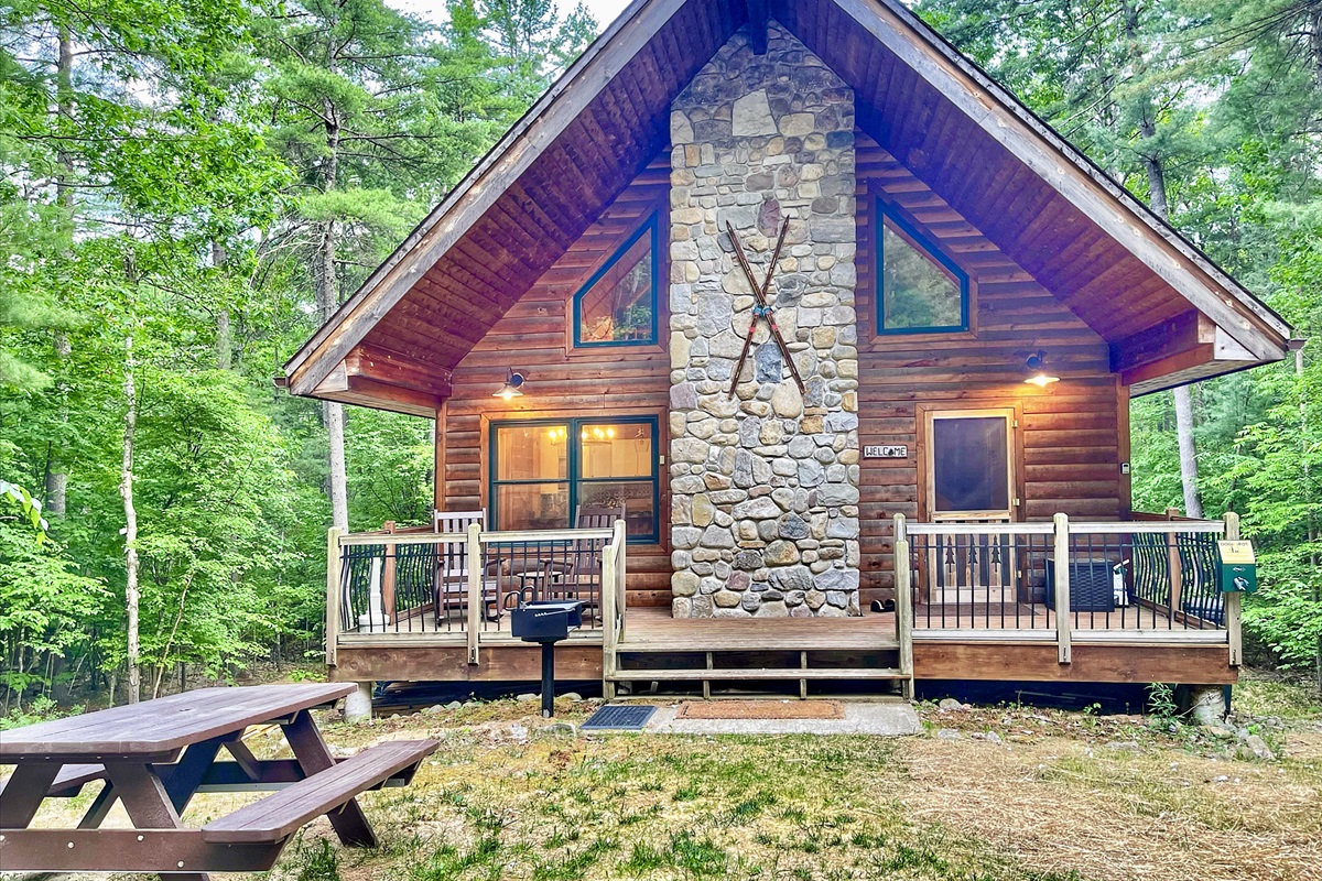 Beautiful Adirondack Mountain Cabin, a perfect 4- season rental!