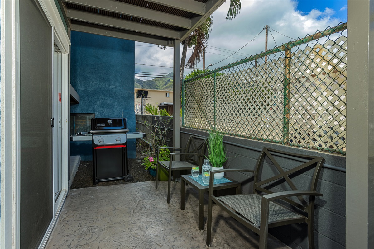Gas Grill with Seats for Sips While you BBQ