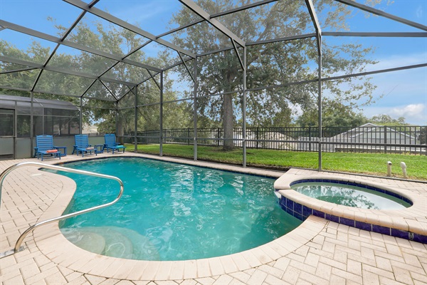 Private pool, no rear neighbors and privacy panels on sides
