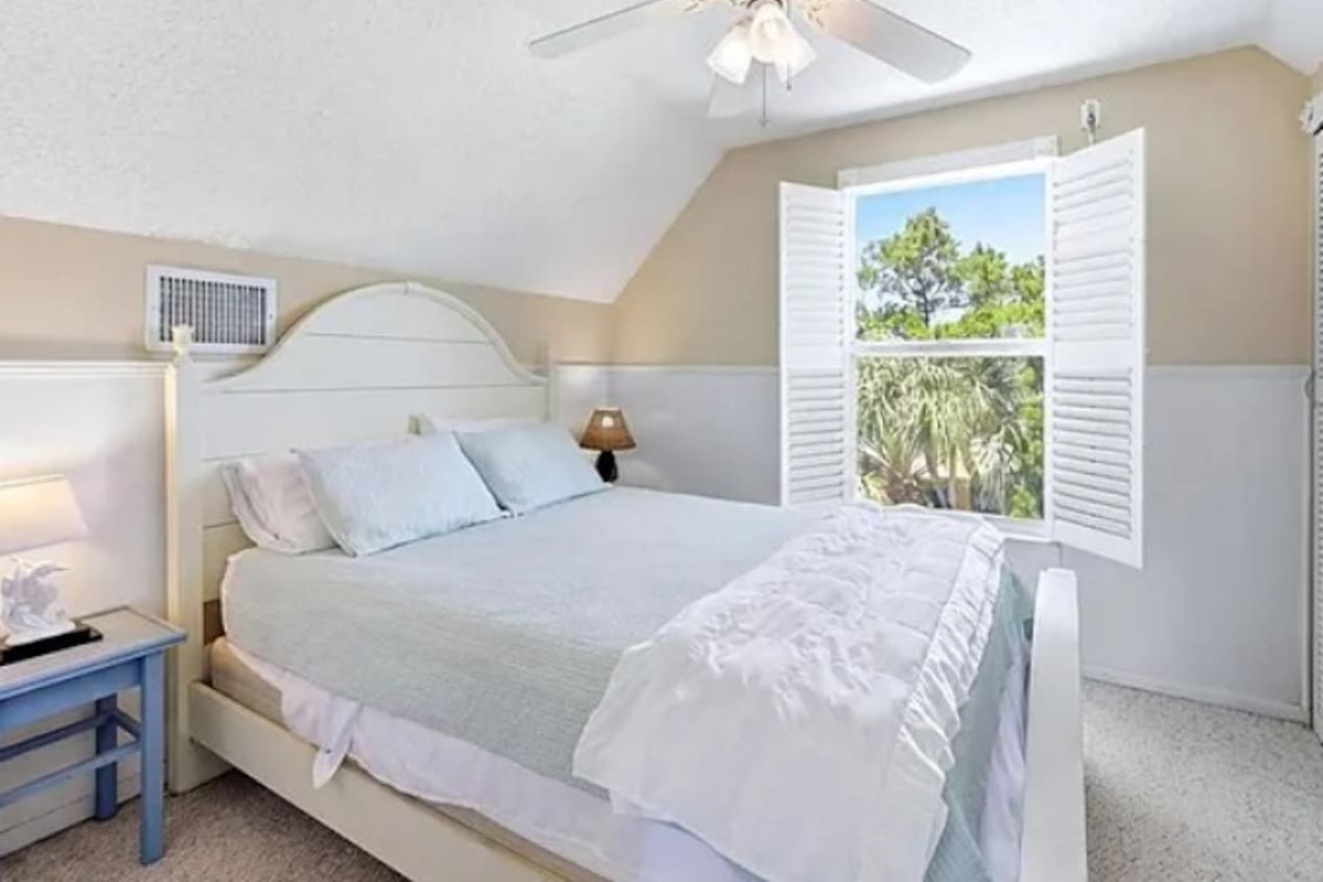 Upstairs bedroom with queen bed, a wonderful private space away from the common areas of the home. 