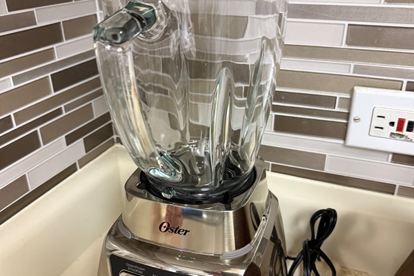 Blender for smoothies and cocktails