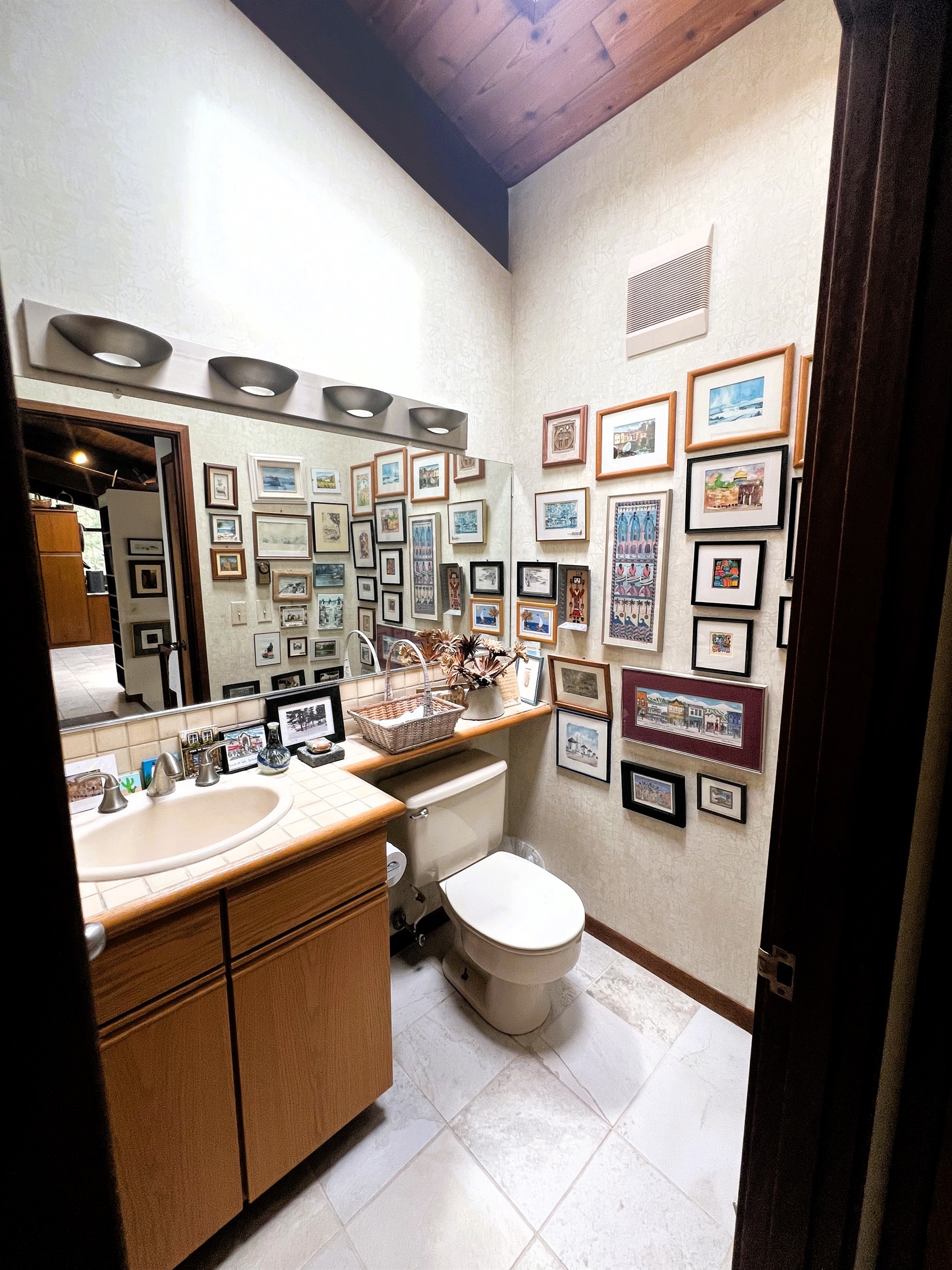 Guest bath on top level