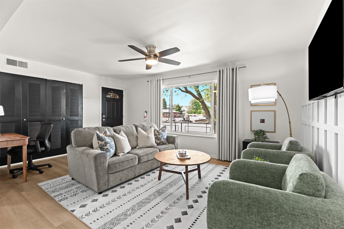 Open-concept layout combining comfort and functionality—ideal for both relaxing and entertaining.
