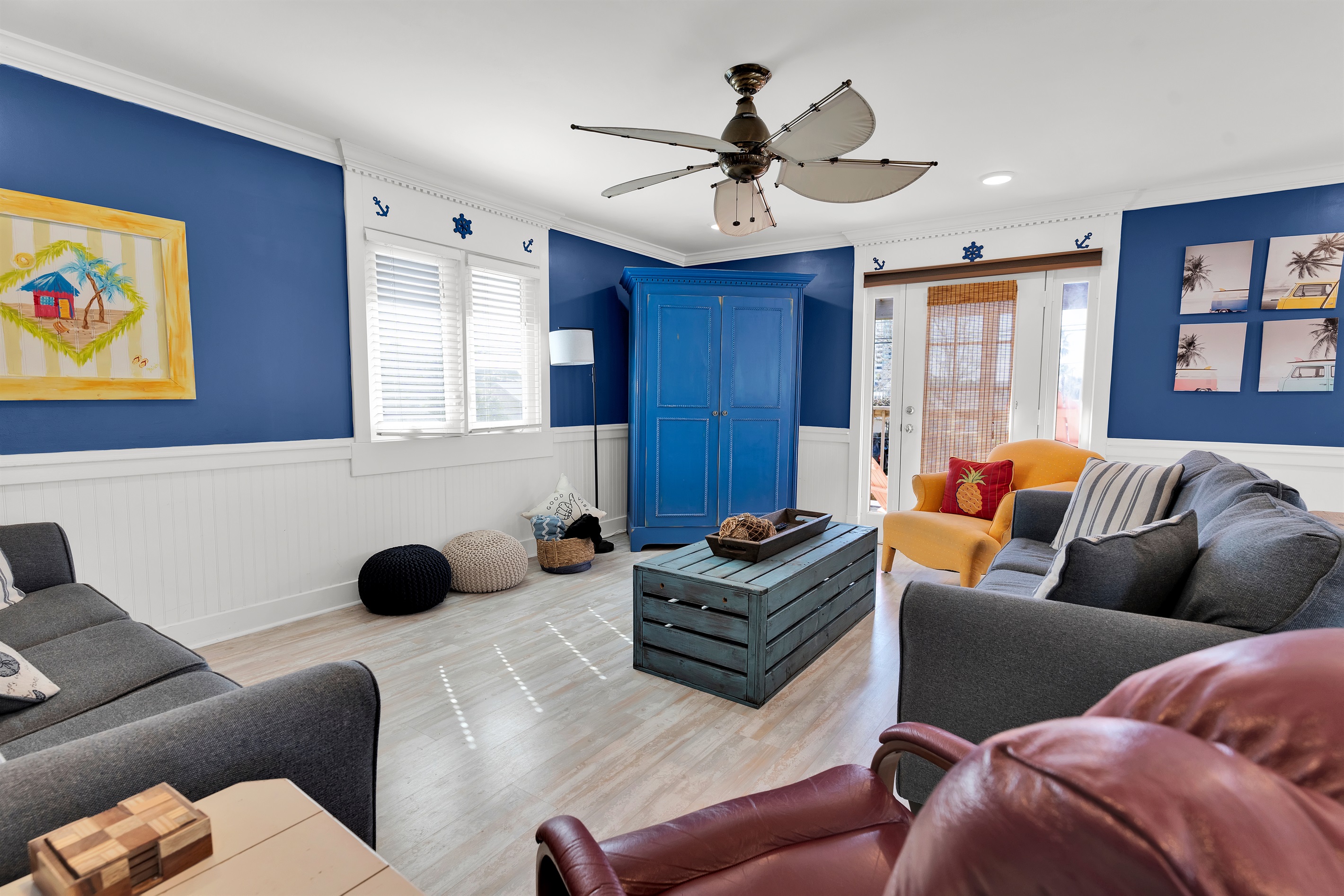 Luxury family room with 2 queen sleeper sofas
