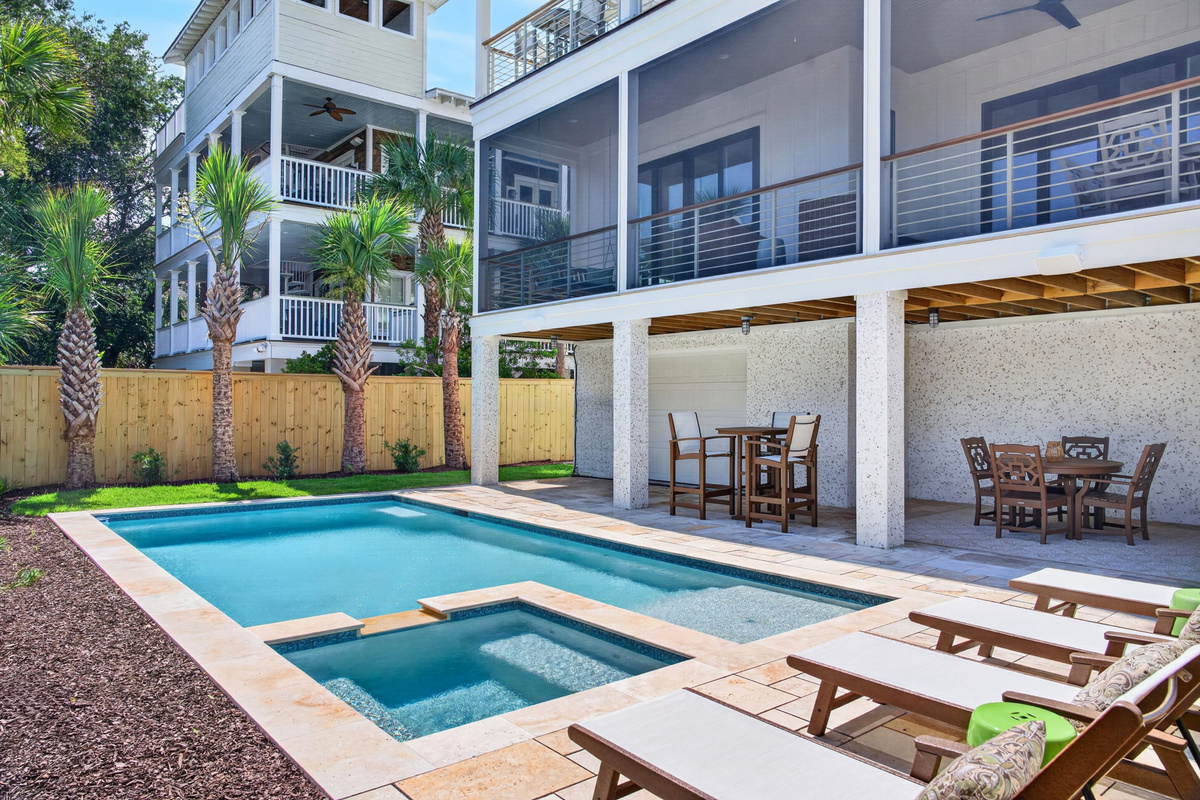 Private Pool | Tahanan Palms | 3 38th Ave | IOP Escapes