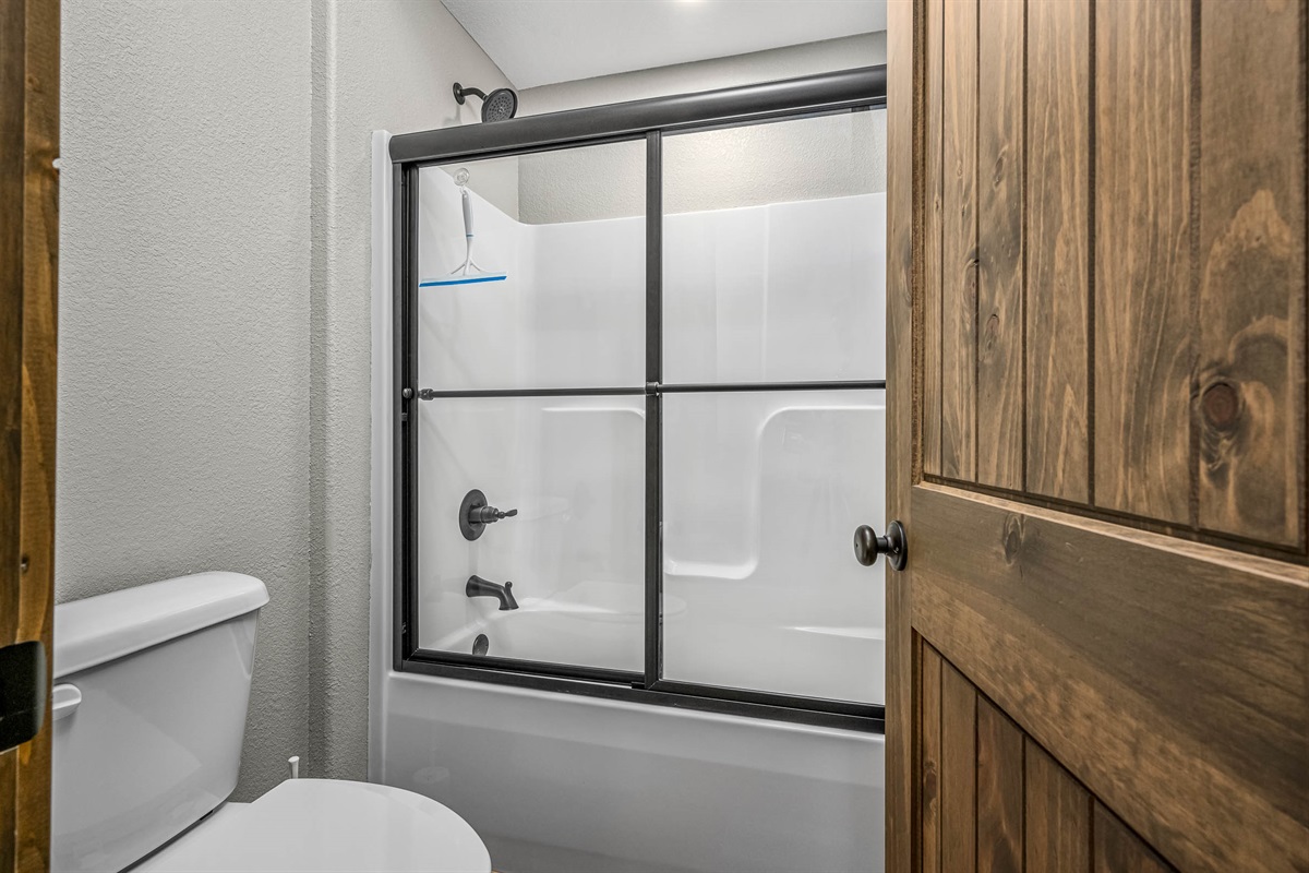 Jack and Jill bathroom connected to King #4 and bunkroom #2