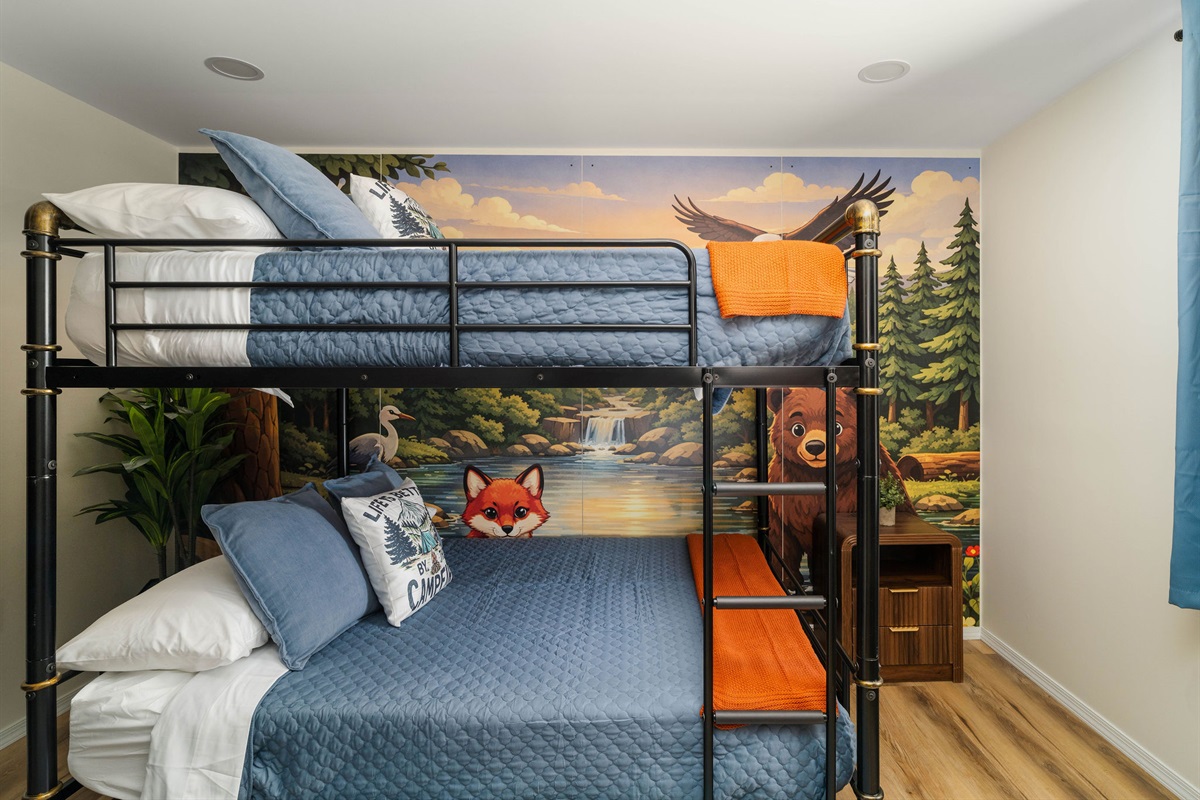 🛌 Bunk room, second angle — sleeps four of the younger crew.