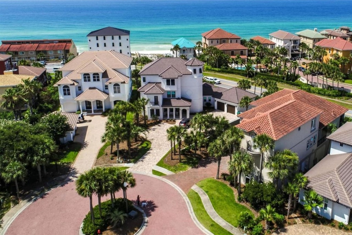 Private home in the iconic Destiny East — a gated, gulfside community in Destin
