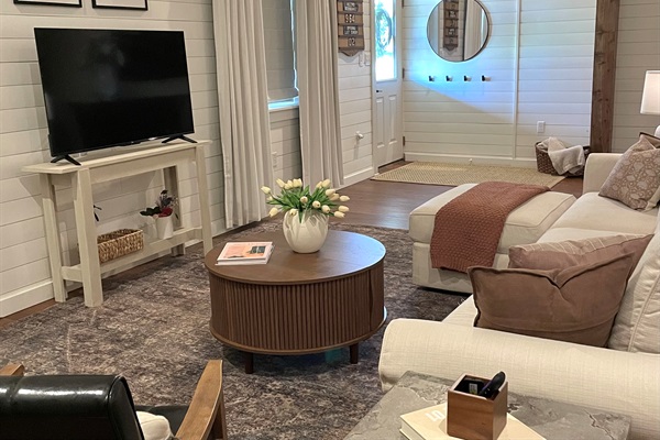 Smart TV and easy access to the entryway make settling in simplae and convenient.