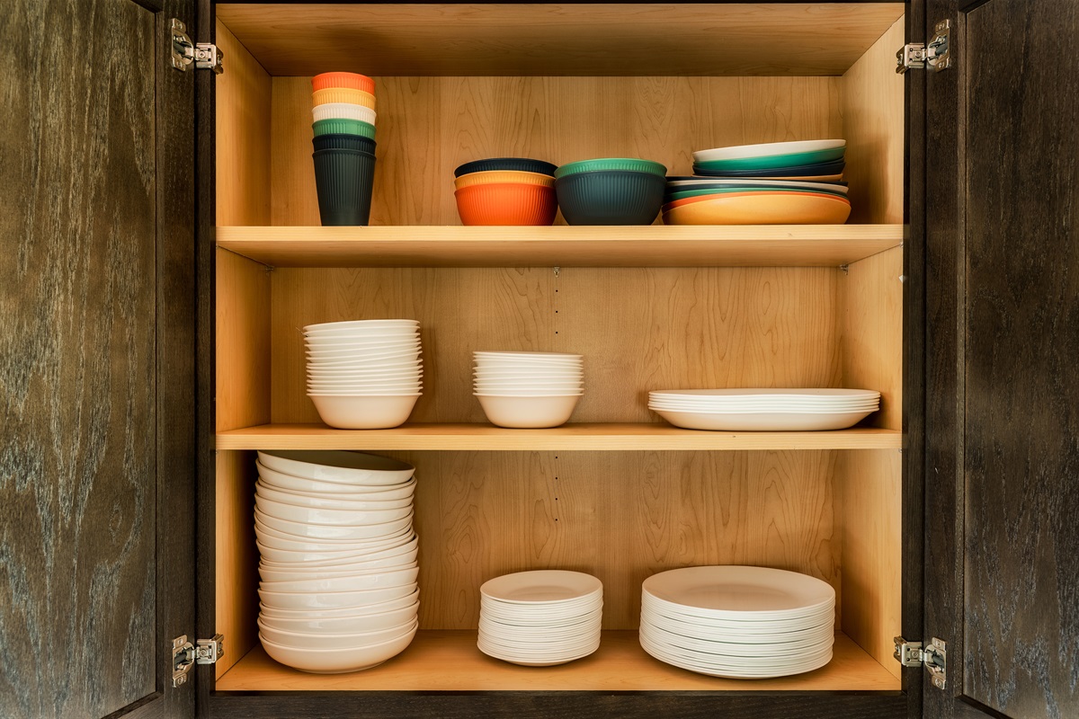 Cozy Cove retreat is kids friendly with kids dinner wear and utensils