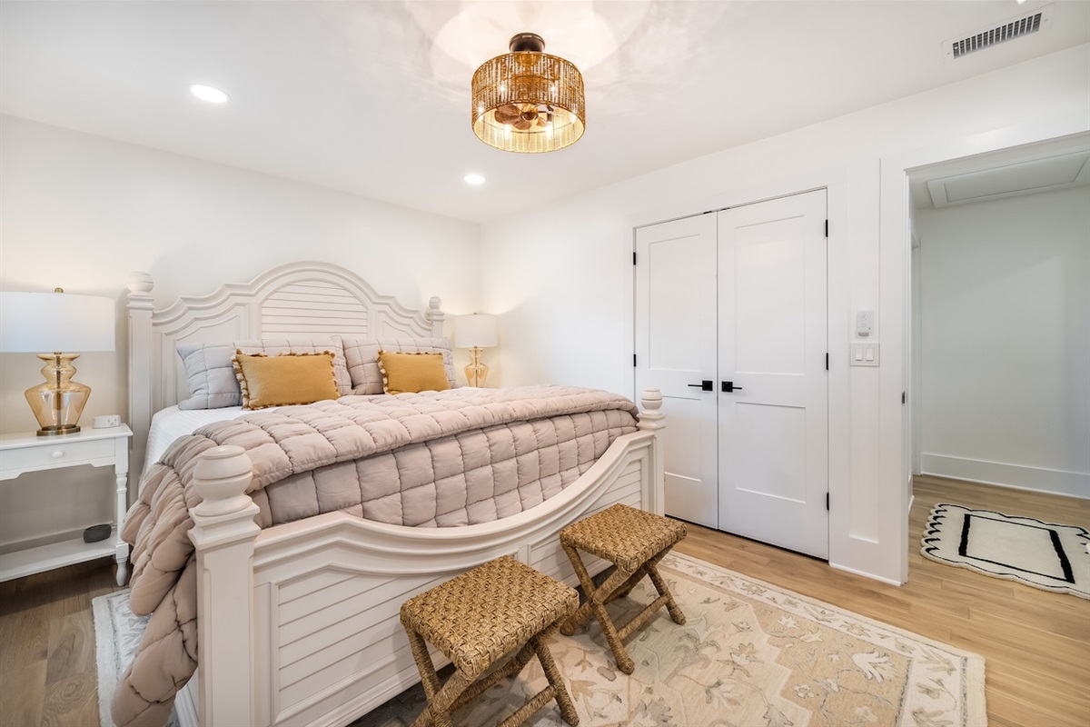 Primary Suite | 19 Sand Crab | IOP Escapes