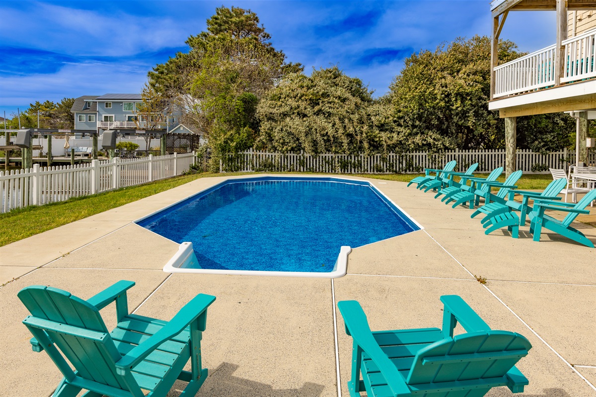 Plenty of ways unwind in & around the pool
