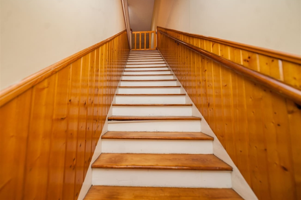 Entrance Steps (must be able to use stairs- no elevator)