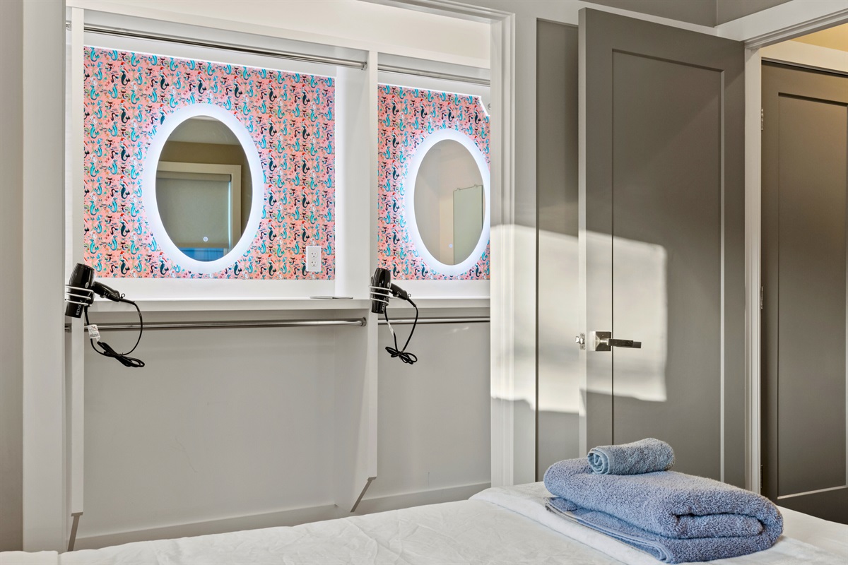 [Casa Rosalie] The Makeup Bar will have you Glowing! Spread your Makeup Out and Enjoy Getting Ready with your Besties!