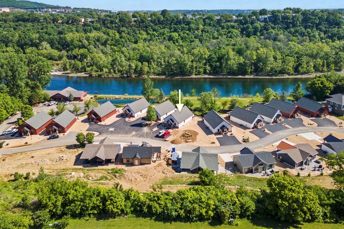 Located right on Lake Taneycomo!