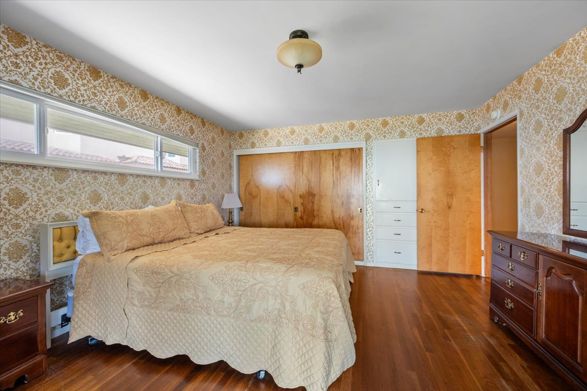 Bedroom 1 - King Bed
