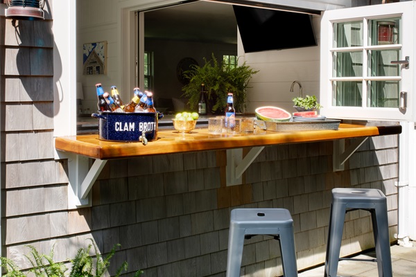 Bar area and open lounge designed for drinks, laughter, and good company.