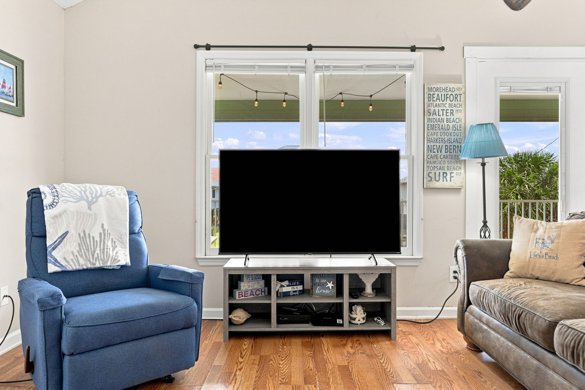 Kick back with your favorite shows on the large Smart TV after soaking up the Surf City sunshine