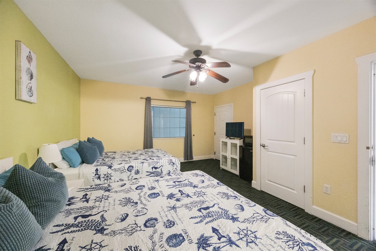 Guest Bedroom, ensuite bath