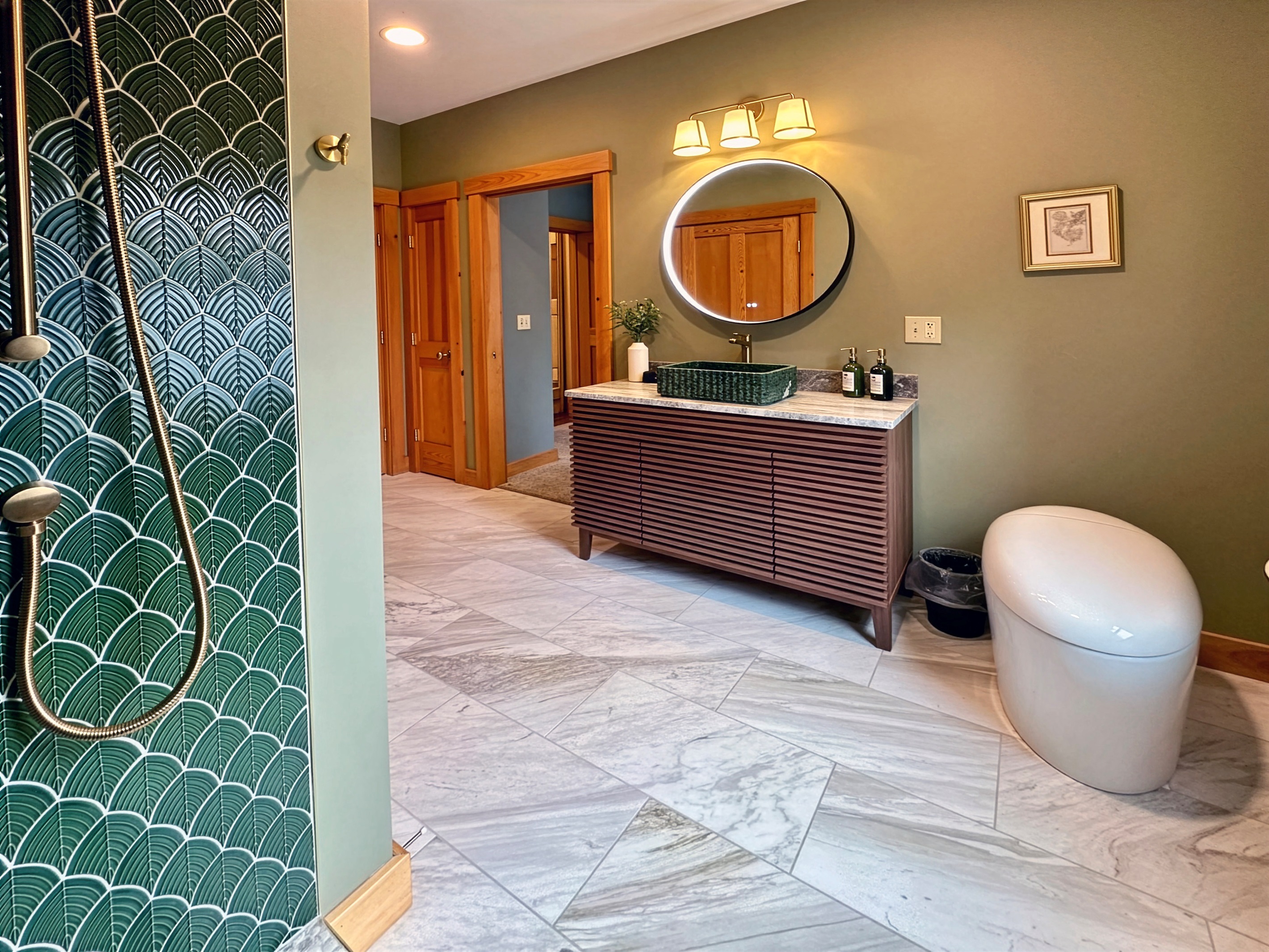 2nd floor bath, japenese bidet toilet, w/d