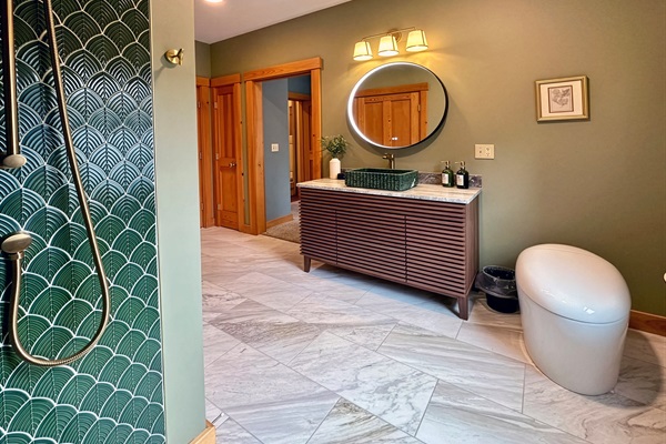 2nd floor bath, japenese bidet toilet, w/d