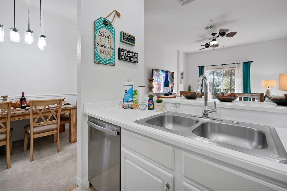 Kitchen, fully equipped with modern appliances