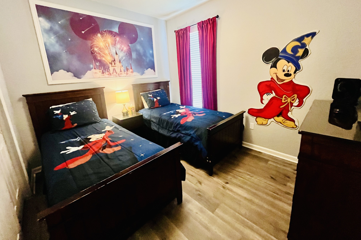 Two twin beds with private access to hallway bathroom