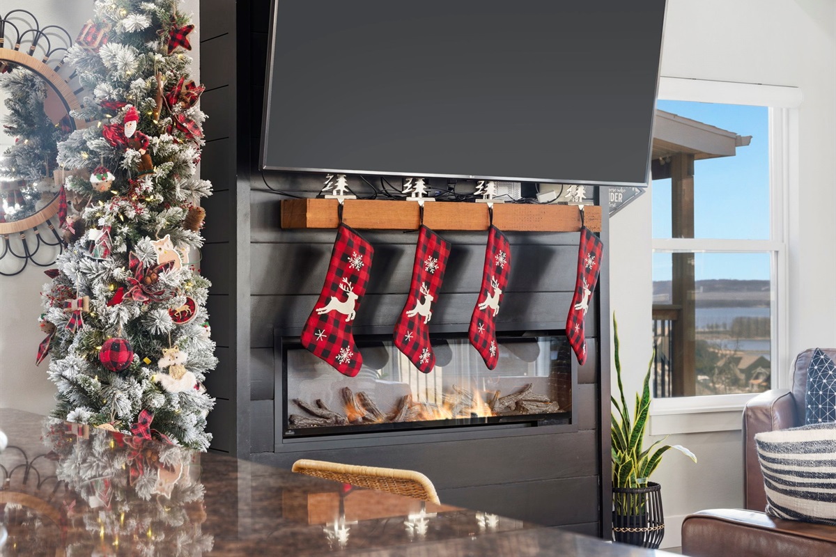 Holiday Living Room Fireplace