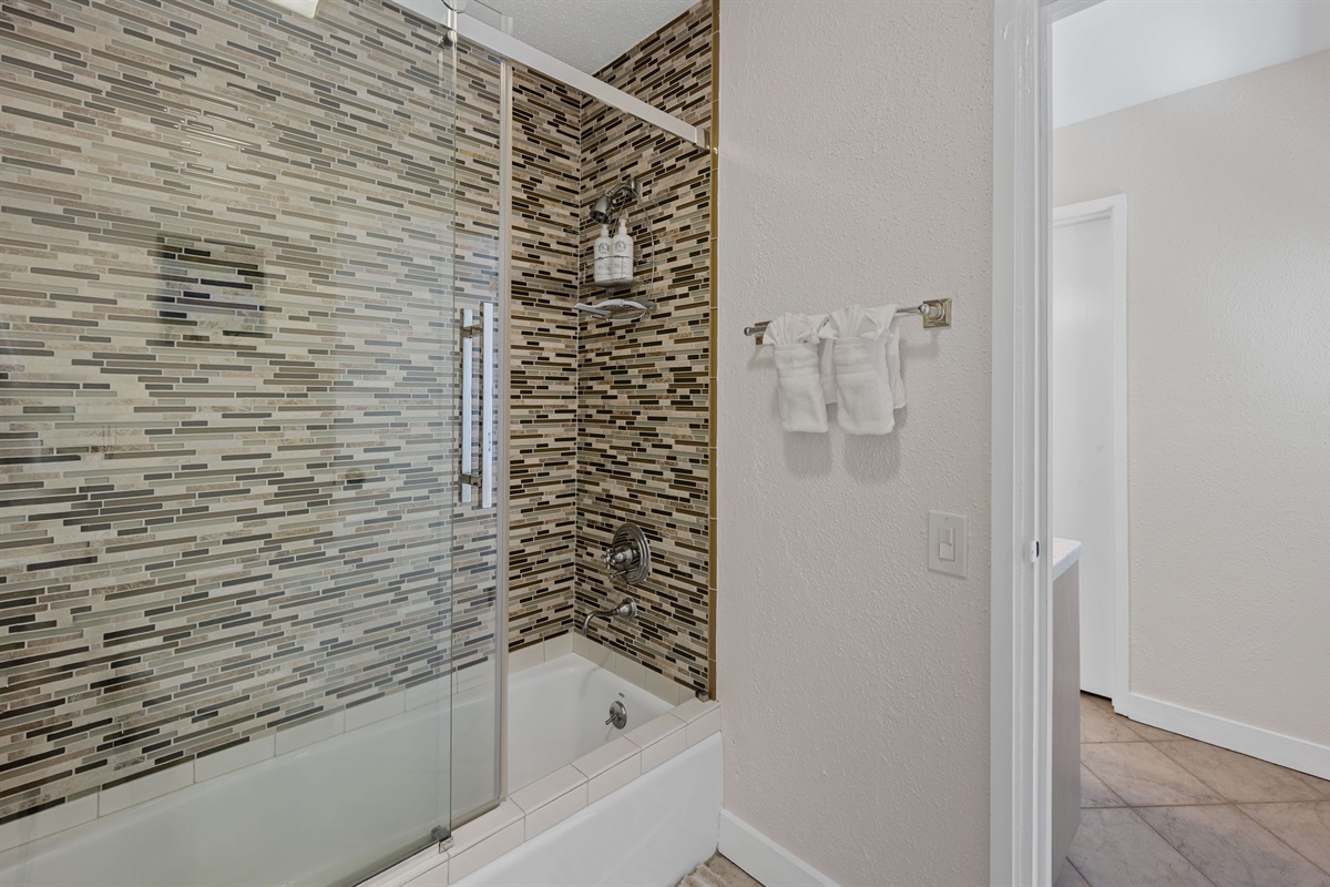 Shower bath combo in suite 1